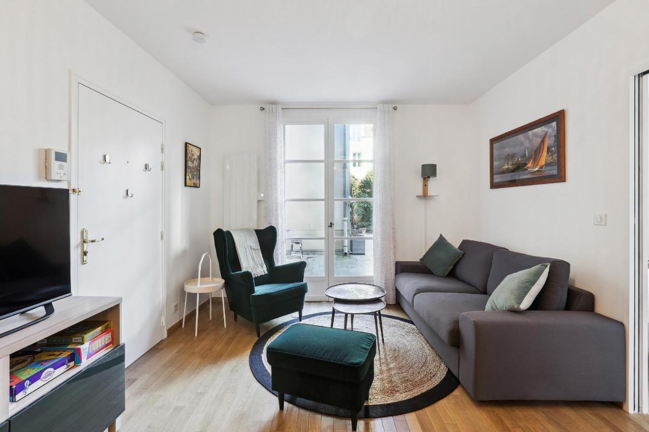 Le Montesquieu Apartamento Versalhes Exterior foto